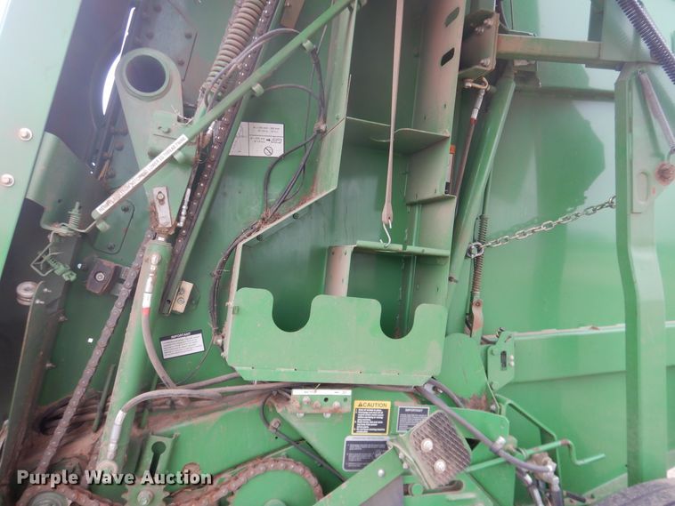 image for item IJ9308 2013 John Deere 569 Premium  round baler