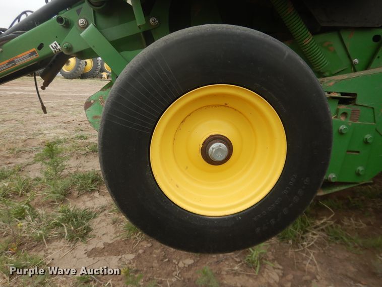 image for item IJ9308 2013 John Deere 569 Premium  round baler