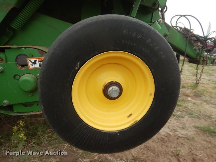 image for item IJ9308 2013 John Deere 569 Premium  round baler