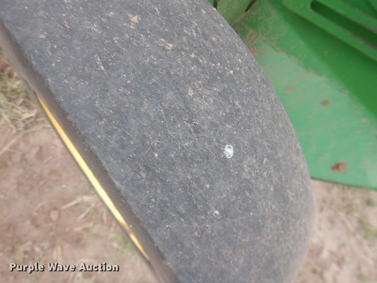 image for item IJ9308 2013 John Deere 569 Premium  round baler