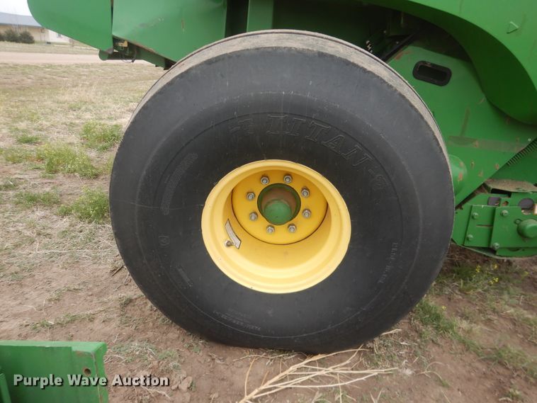 image for item IJ9308 2013 John Deere 569 Premium  round baler