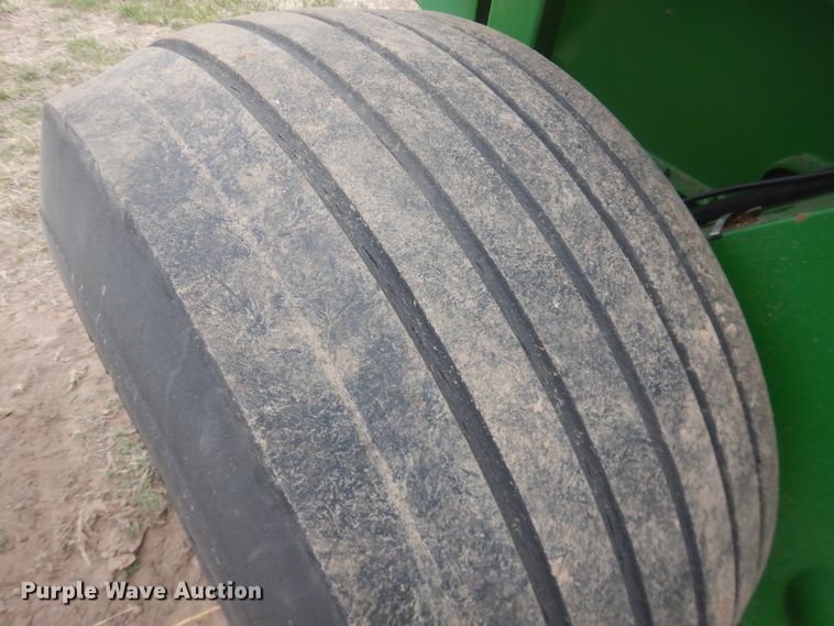 image for item IJ9308 2013 John Deere 569 Premium  round baler