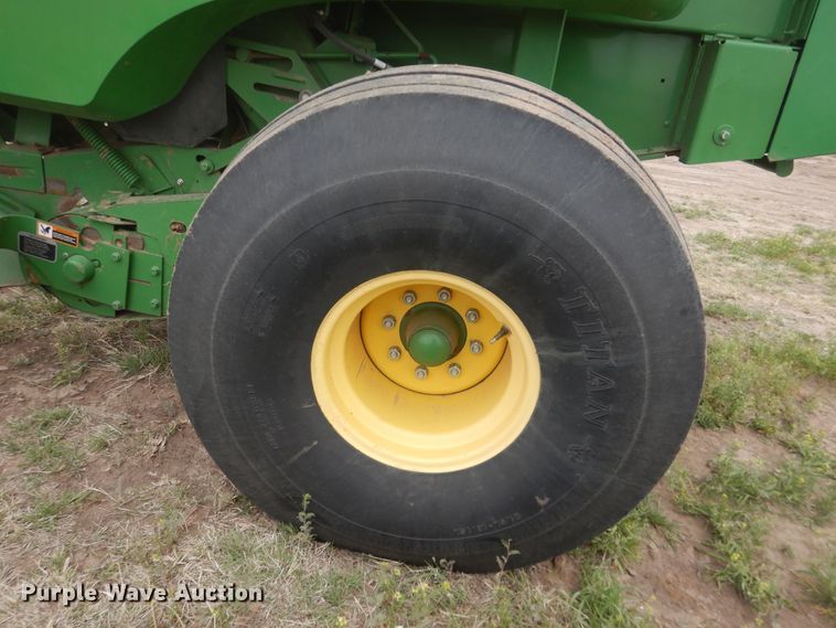 image for item IJ9308 2013 John Deere 569 Premium  round baler