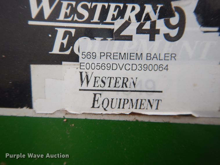 image for item IJ9308 2013 John Deere 569 Premium  round baler