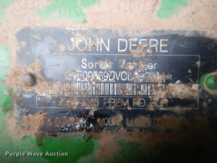 image for item IJ9308 2013 John Deere 569 Premium  round baler