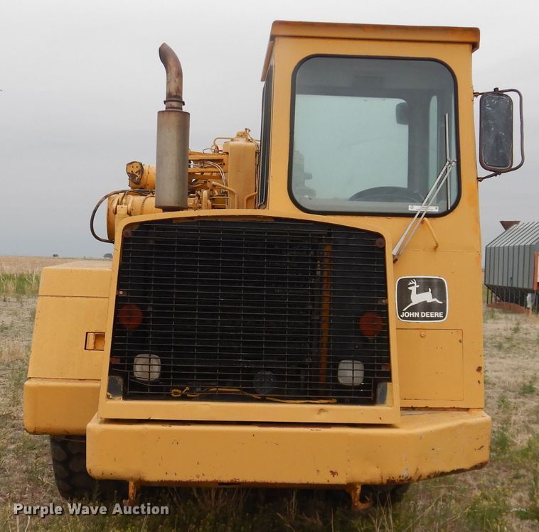 image for item IJ9322 1988 John Deere 762B  elevating scraper