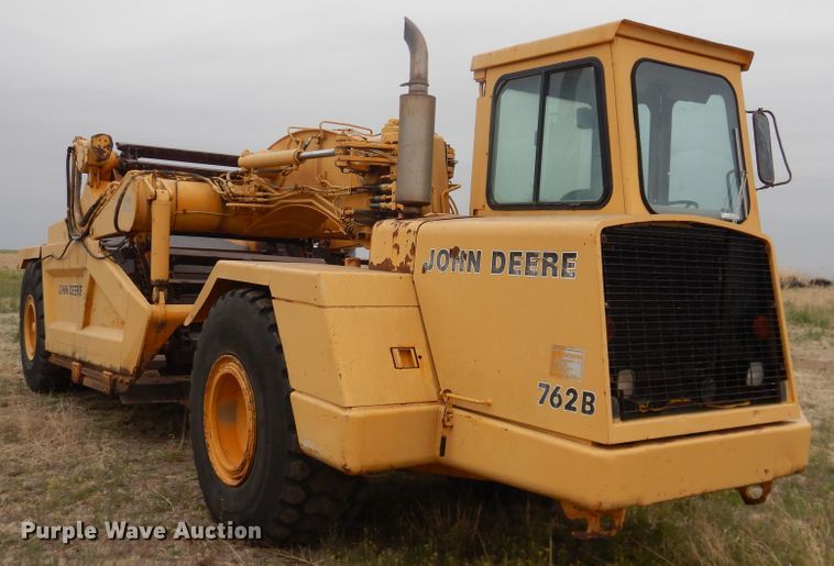 image for item IJ9322 1988 John Deere 762B  elevating scraper