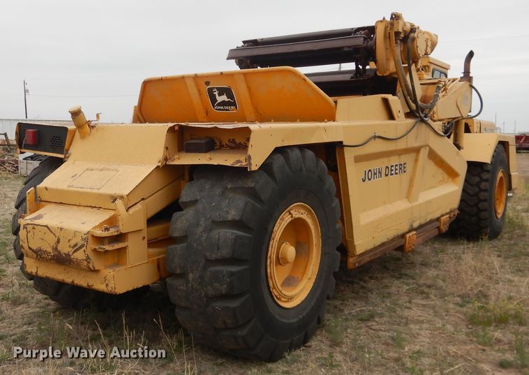 image for item IJ9322 1988 John Deere 762B  elevating scraper