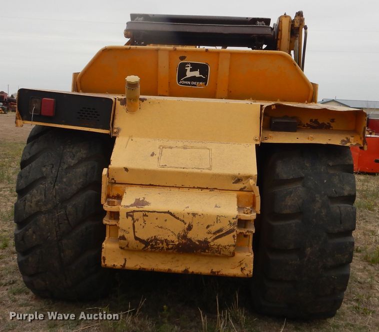 image for item IJ9322 1988 John Deere 762B  elevating scraper