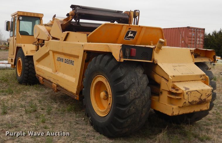 image for item IJ9322 1988 John Deere 762B  elevating scraper