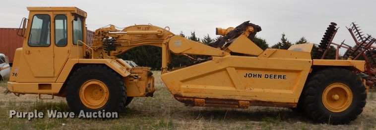 image for item IJ9322 1988 John Deere 762B  elevating scraper