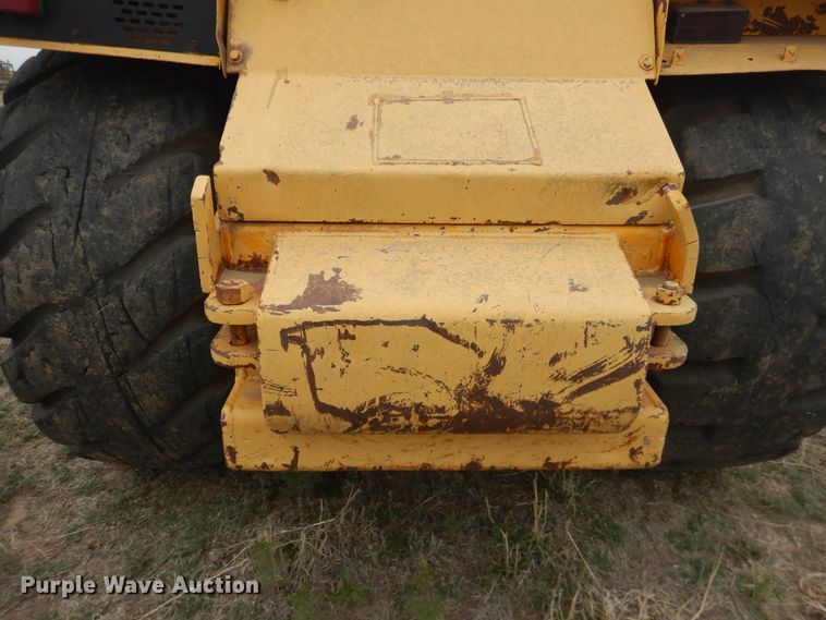 image for item IJ9322 1988 John Deere 762B  elevating scraper