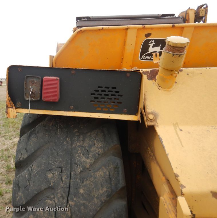 image for item IJ9322 1988 John Deere 762B  elevating scraper