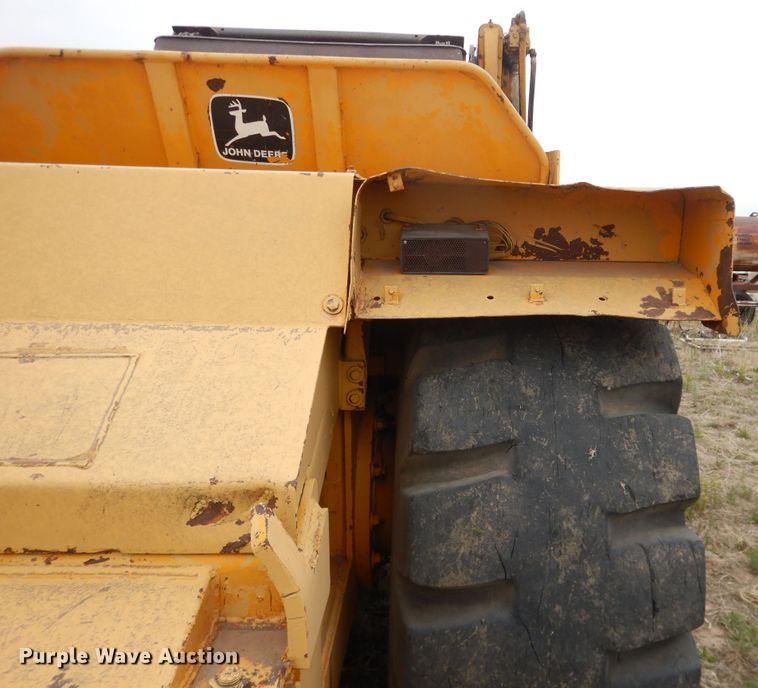 image for item IJ9322 1988 John Deere 762B  elevating scraper