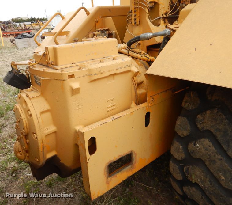 image for item IJ9322 1988 John Deere 762B  elevating scraper