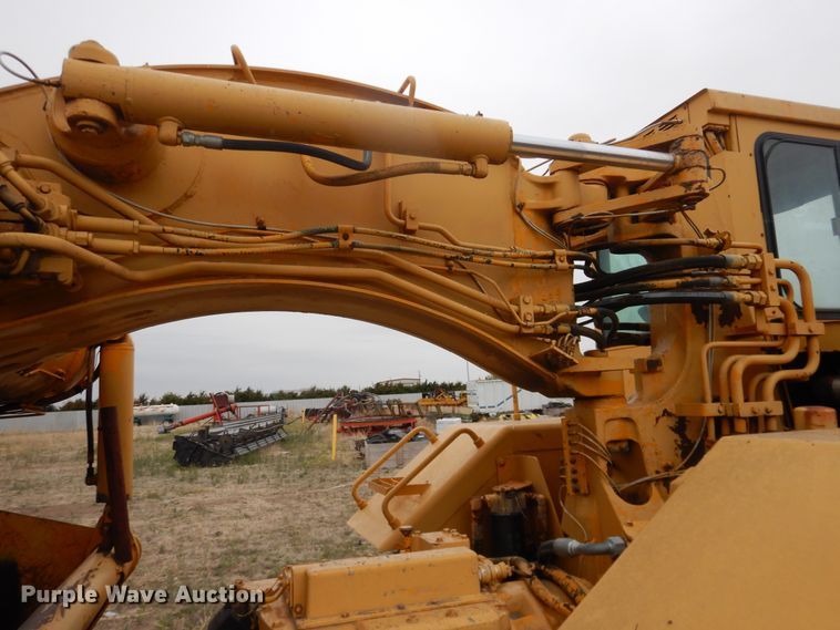 image for item IJ9322 1988 John Deere 762B  elevating scraper