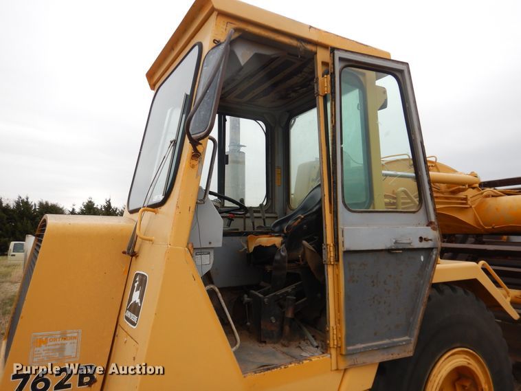 image for item IJ9322 1988 John Deere 762B  elevating scraper