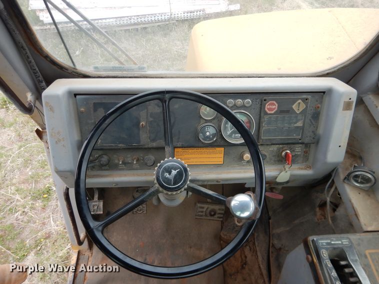 image for item IJ9322 1988 John Deere 762B  elevating scraper