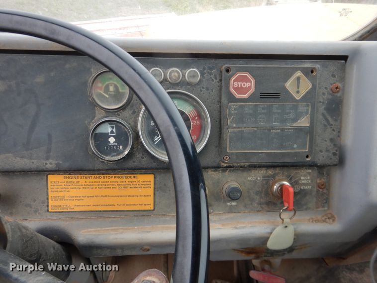 image for item IJ9322 1988 John Deere 762B  elevating scraper