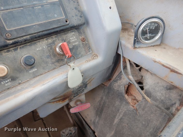 image for item IJ9322 1988 John Deere 762B  elevating scraper