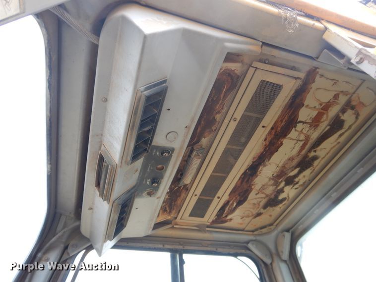 image for item IJ9322 1988 John Deere 762B  elevating scraper