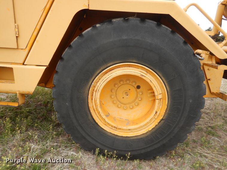 image for item IJ9322 1988 John Deere 762B  elevating scraper