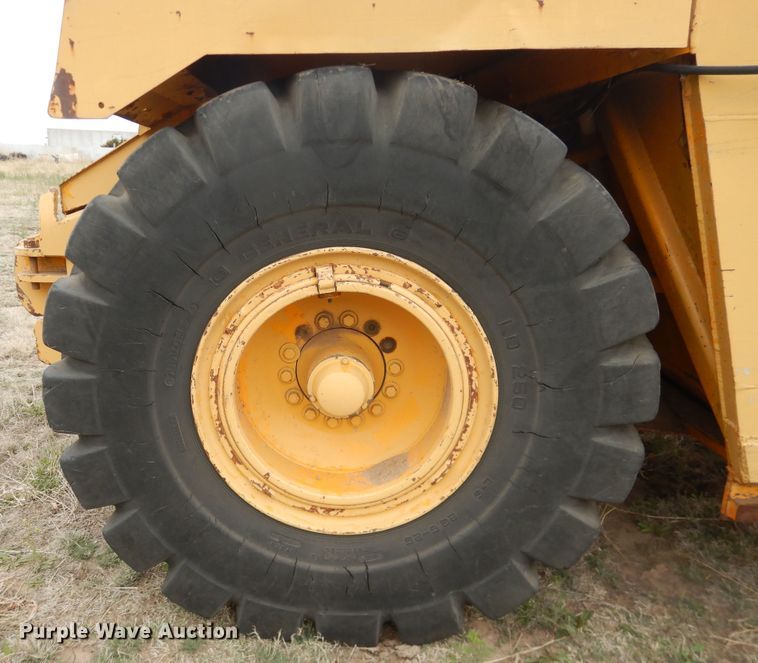 image for item IJ9322 1988 John Deere 762B  elevating scraper