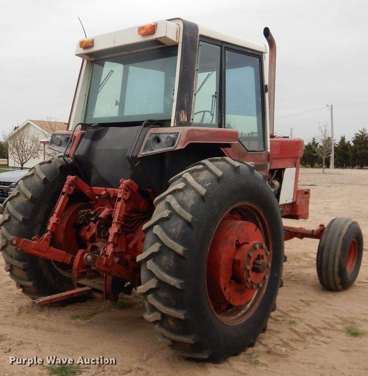 image for item IJ9338 1978 International 1586  tractor