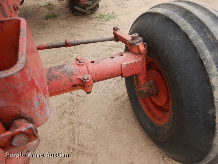 image for item IJ9338 1978 International 1586  tractor