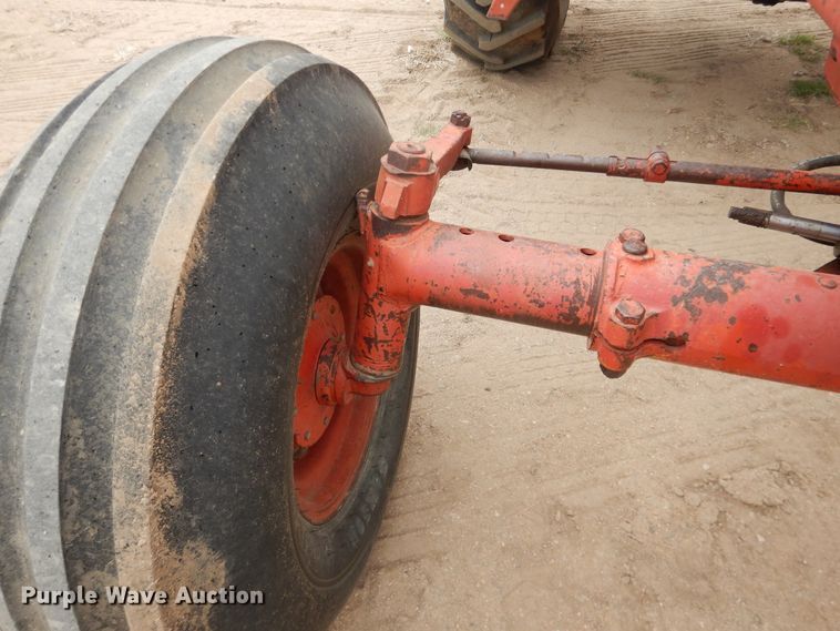 image for item IJ9338 1978 International 1586  tractor