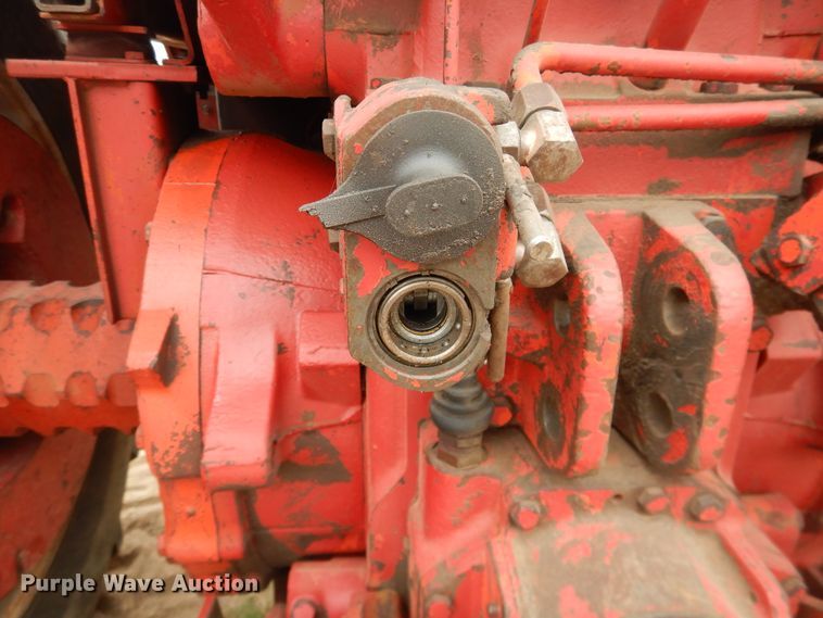 image for item IJ9338 1978 International 1586  tractor