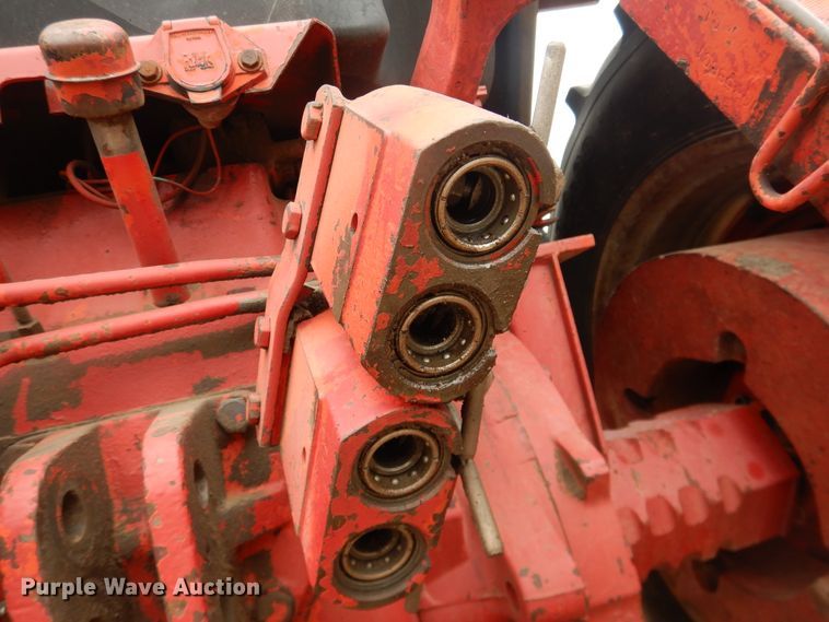 image for item IJ9338 1978 International 1586  tractor