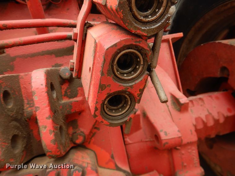 image for item IJ9338 1978 International 1586  tractor