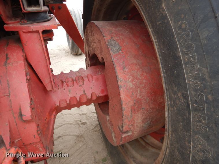 image for item IJ9338 1978 International 1586  tractor