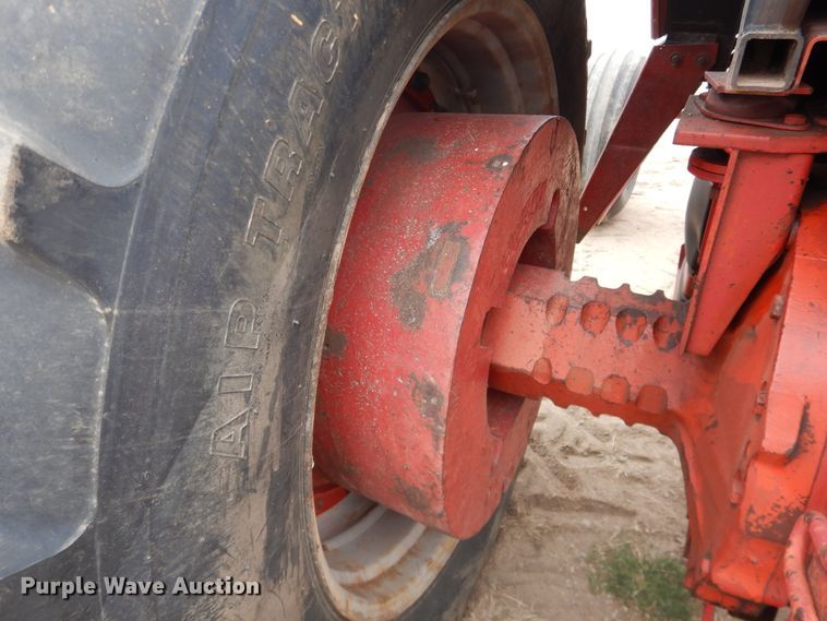 image for item IJ9338 1978 International 1586  tractor