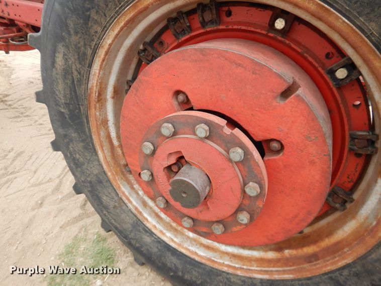 image for item IJ9338 1978 International 1586  tractor