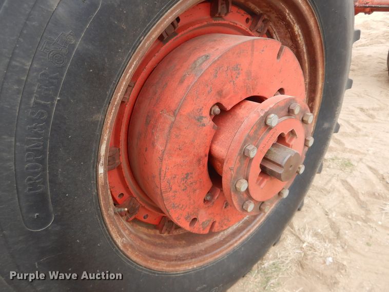 image for item IJ9338 1978 International 1586  tractor