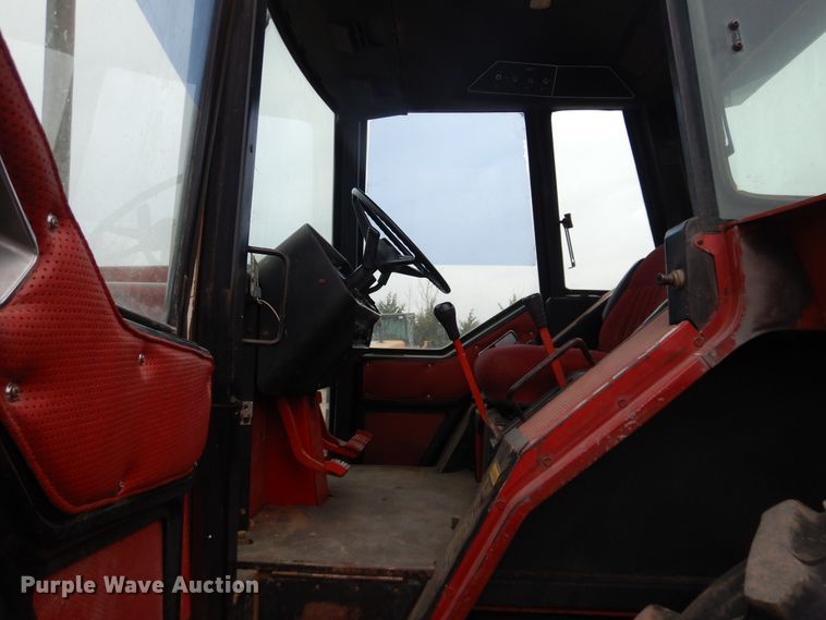 image for item IJ9338 1978 International 1586  tractor