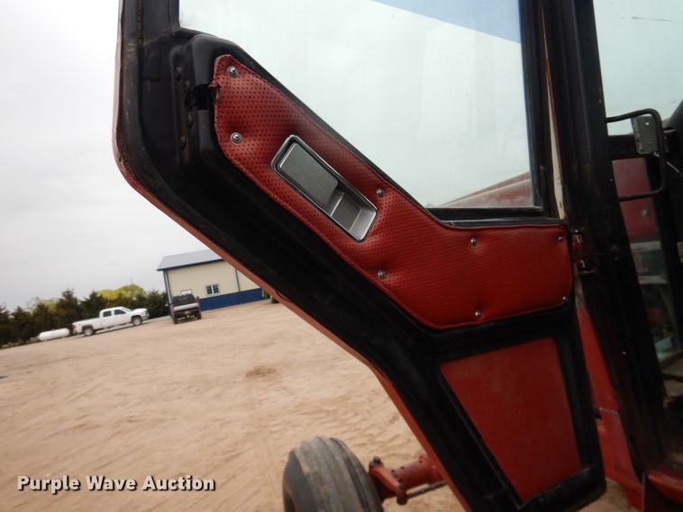 image for item IJ9338 1978 International 1586  tractor