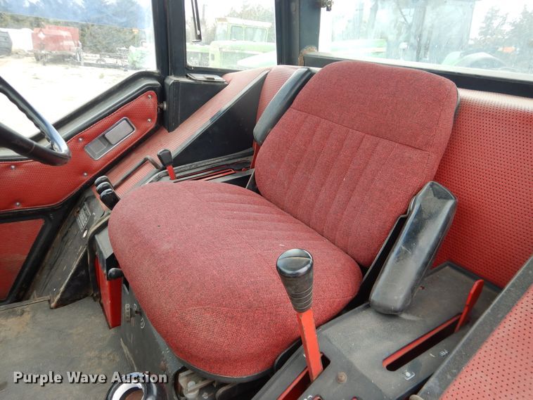 image for item IJ9338 1978 International 1586  tractor