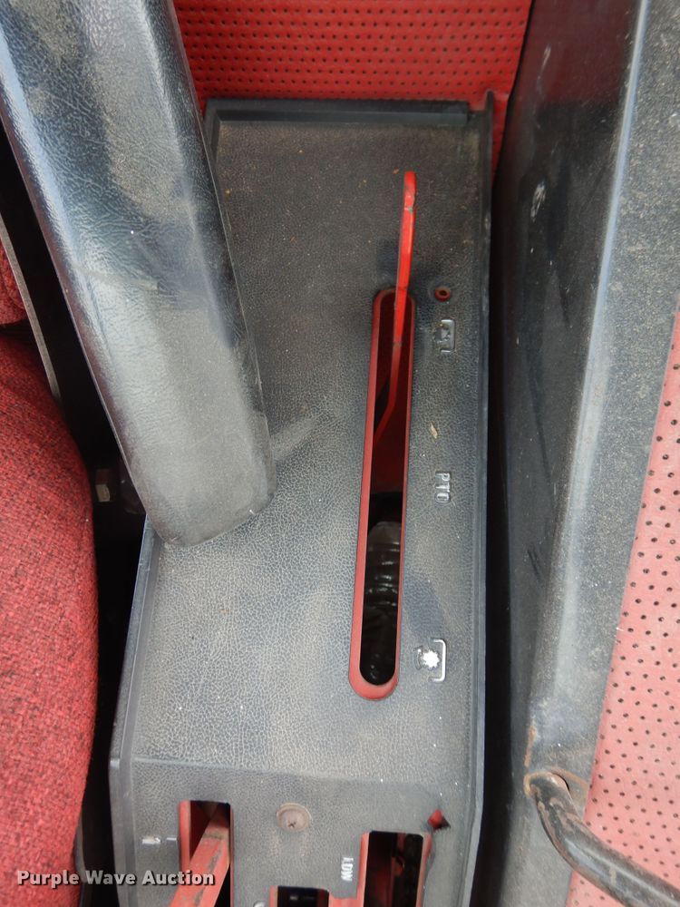 image for item IJ9338 1978 International 1586  tractor