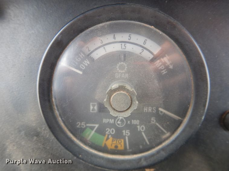 image for item IJ9338 1978 International 1586  tractor