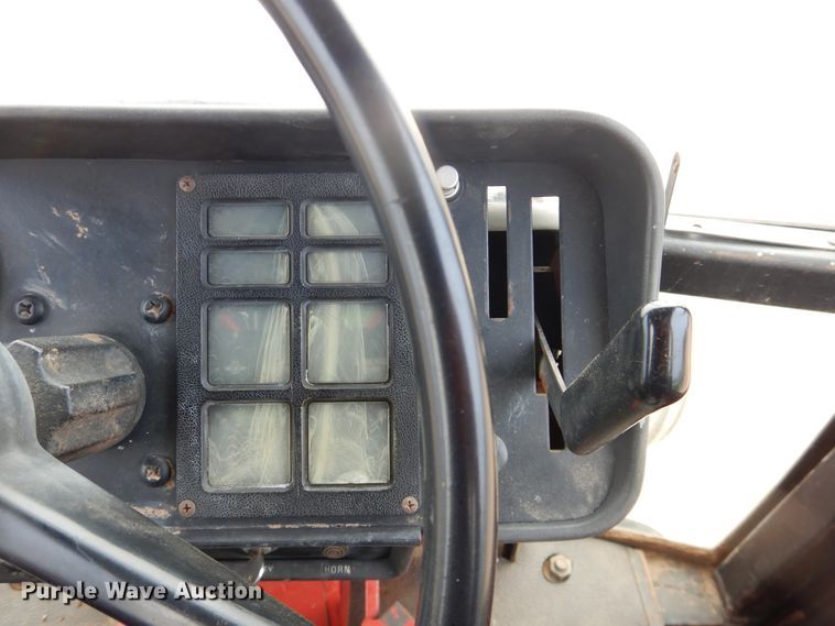 image for item IJ9338 1978 International 1586  tractor