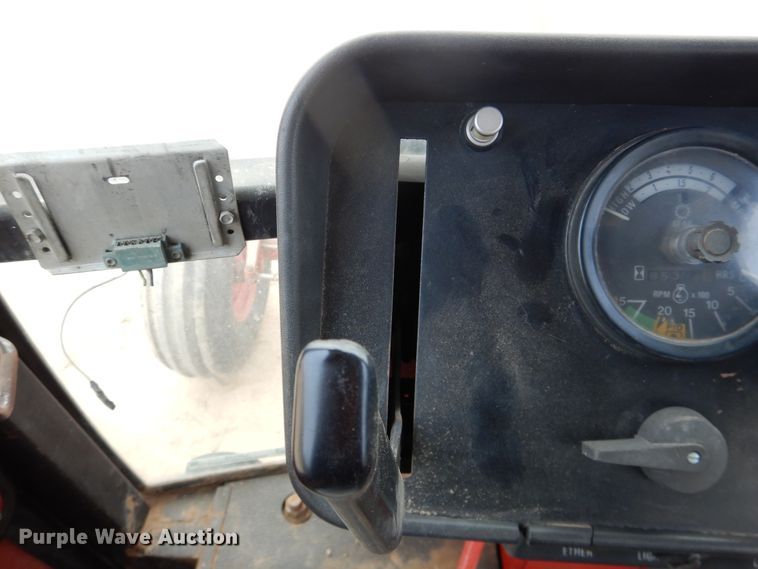 image for item IJ9338 1978 International 1586  tractor