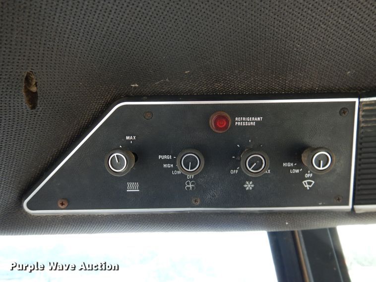 image for item IJ9338 1978 International 1586  tractor