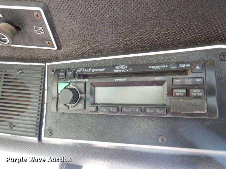 image for item IJ9338 1978 International 1586  tractor