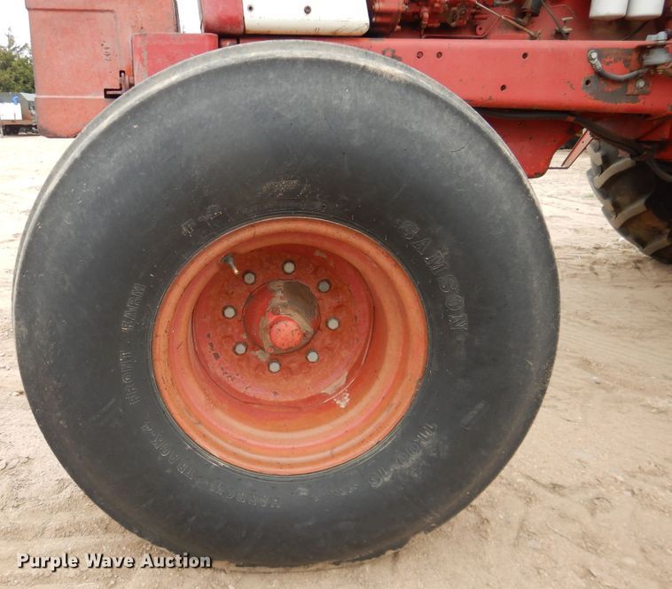 image for item IJ9338 1978 International 1586  tractor