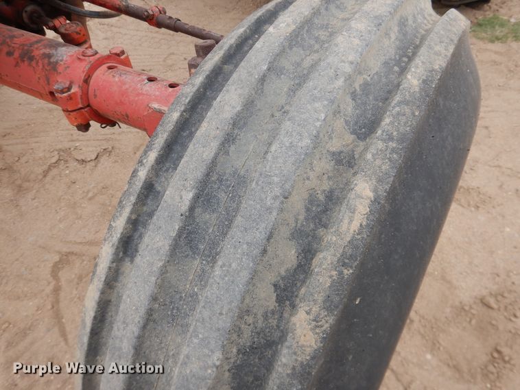 image for item IJ9338 1978 International 1586  tractor