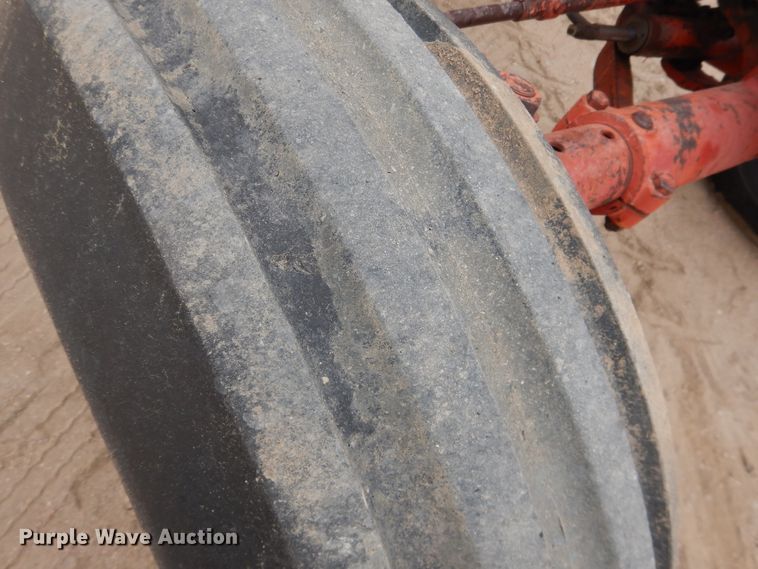 image for item IJ9338 1978 International 1586  tractor