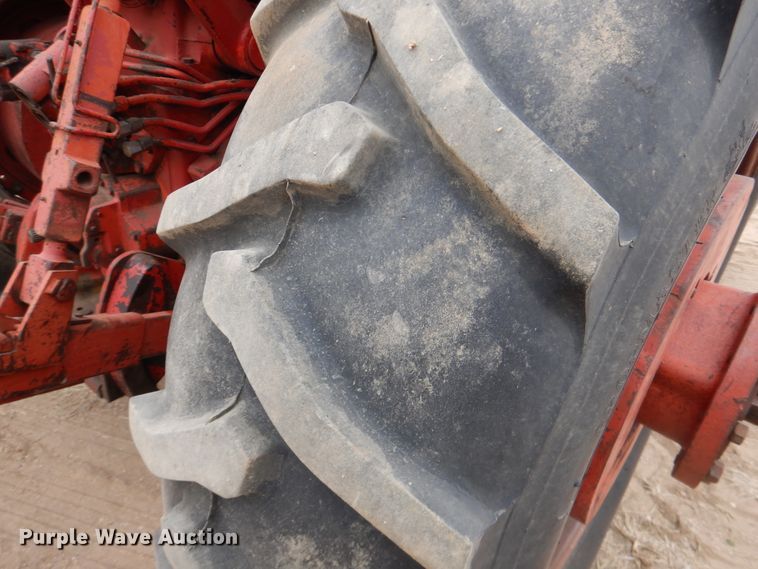 image for item IJ9338 1978 International 1586  tractor